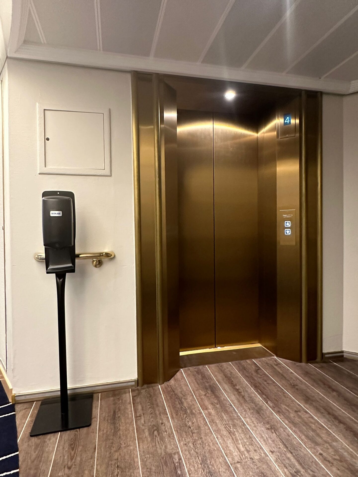 WINDSTAR CRUISES - STAR LEGEND - Gallery Image