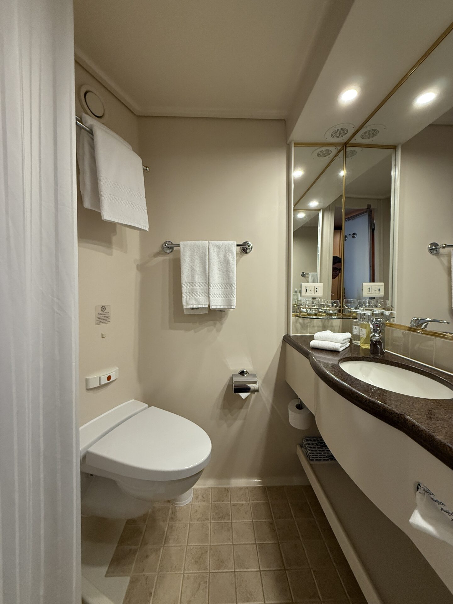 Cunard - Queen Victoria - Gallery Image