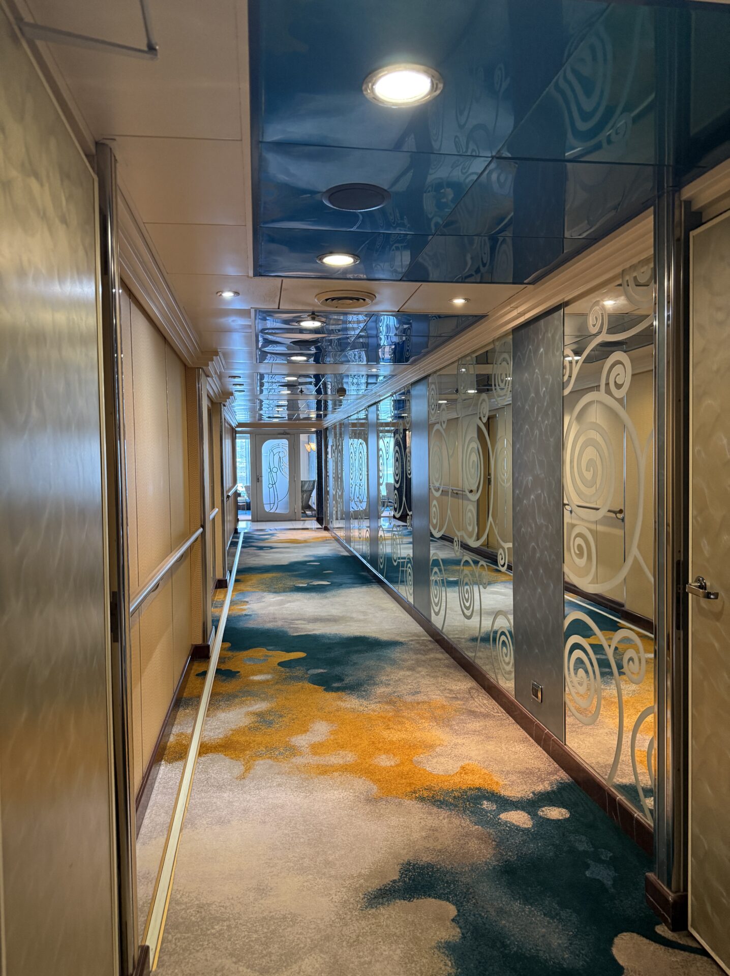 Cunard - Queen Victoria - Gallery Image