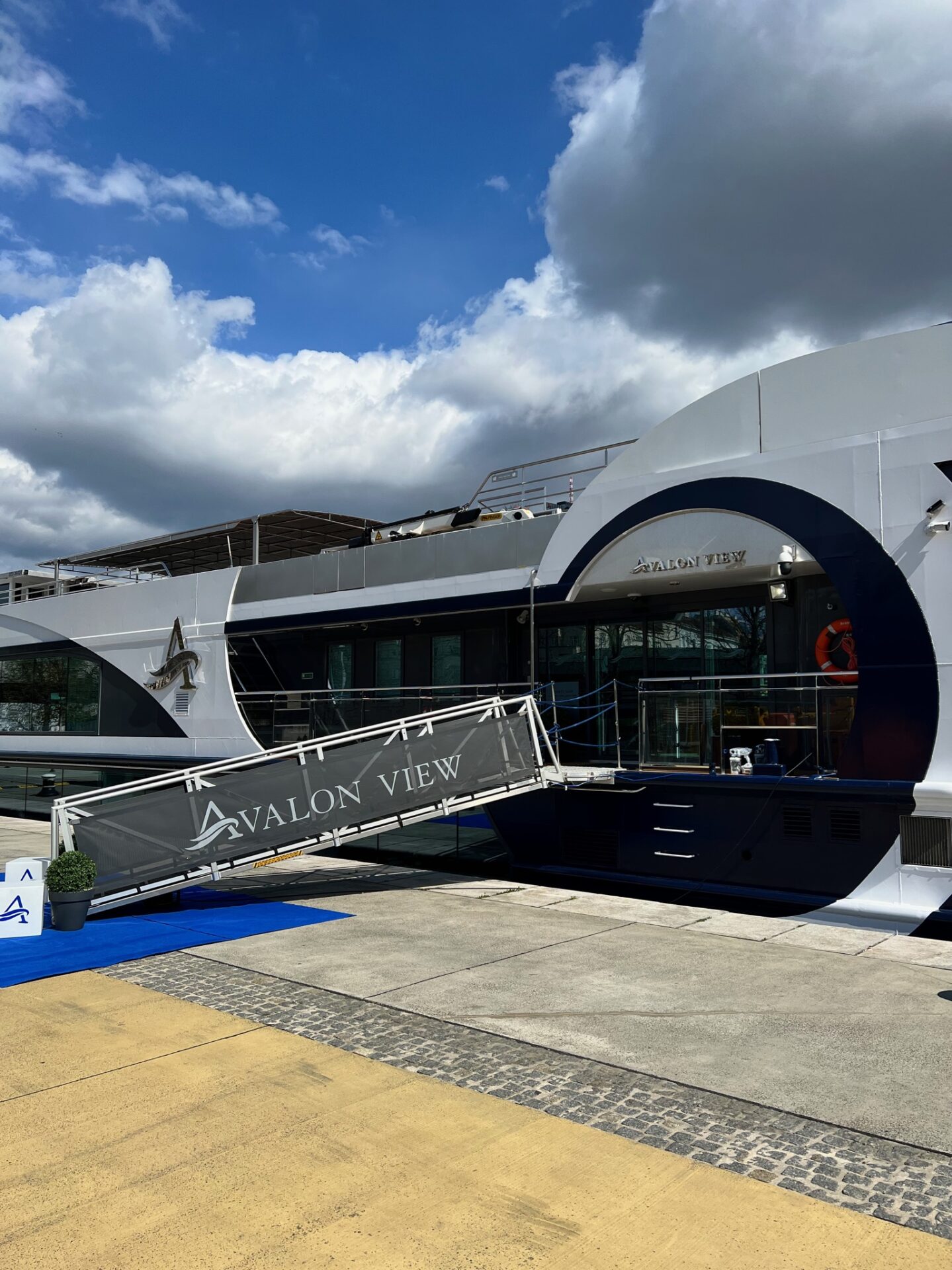 Avalon Waterways - Avalon Illumination - Gallery Image