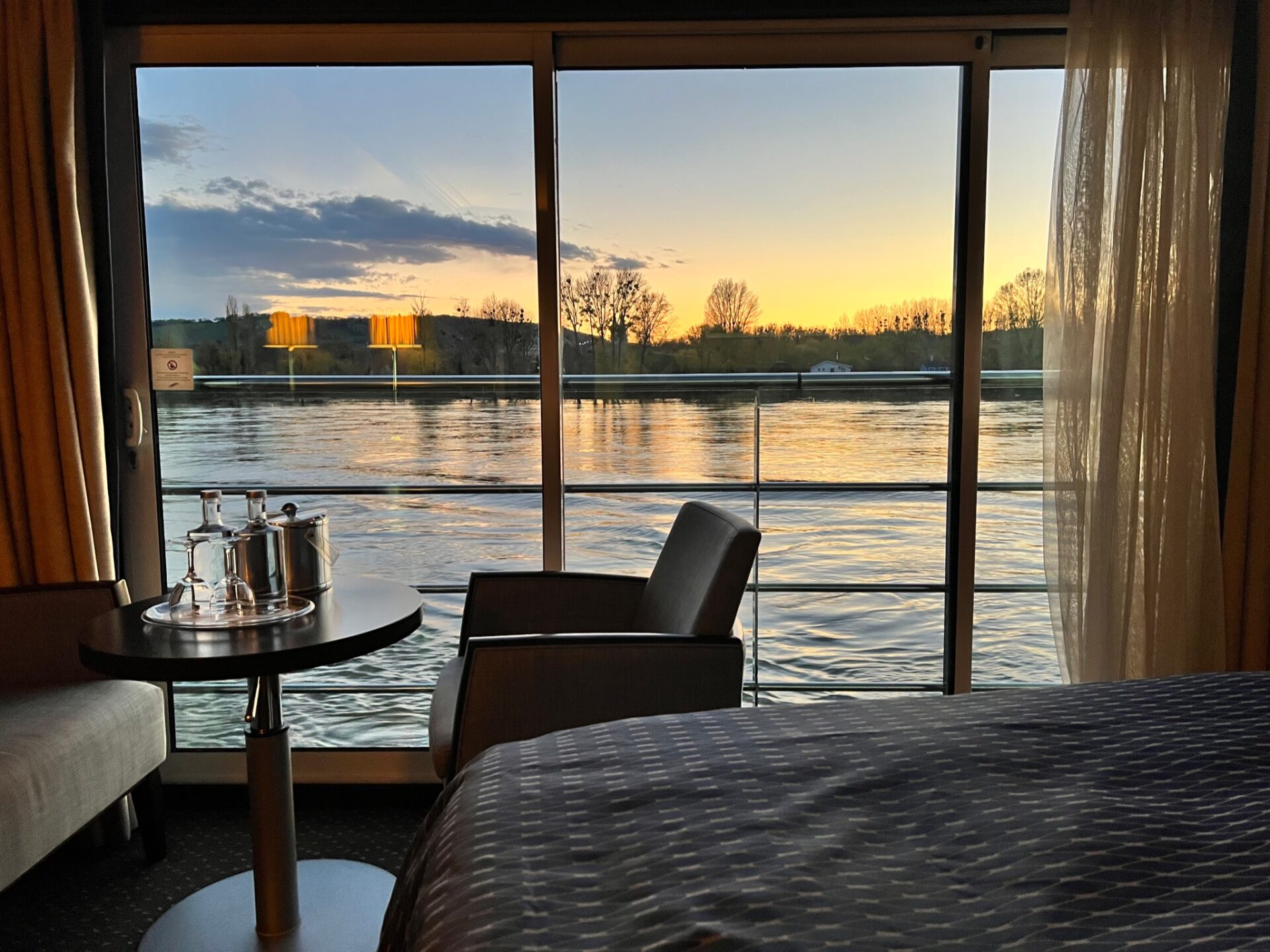 AVALON WATERWAYS - AVALON ILLUMINATION